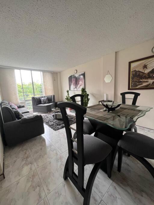 Amplio apartamento en zona norte