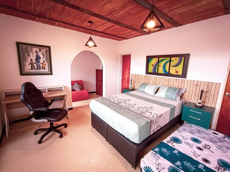 Amplio duplex con terraza privada.