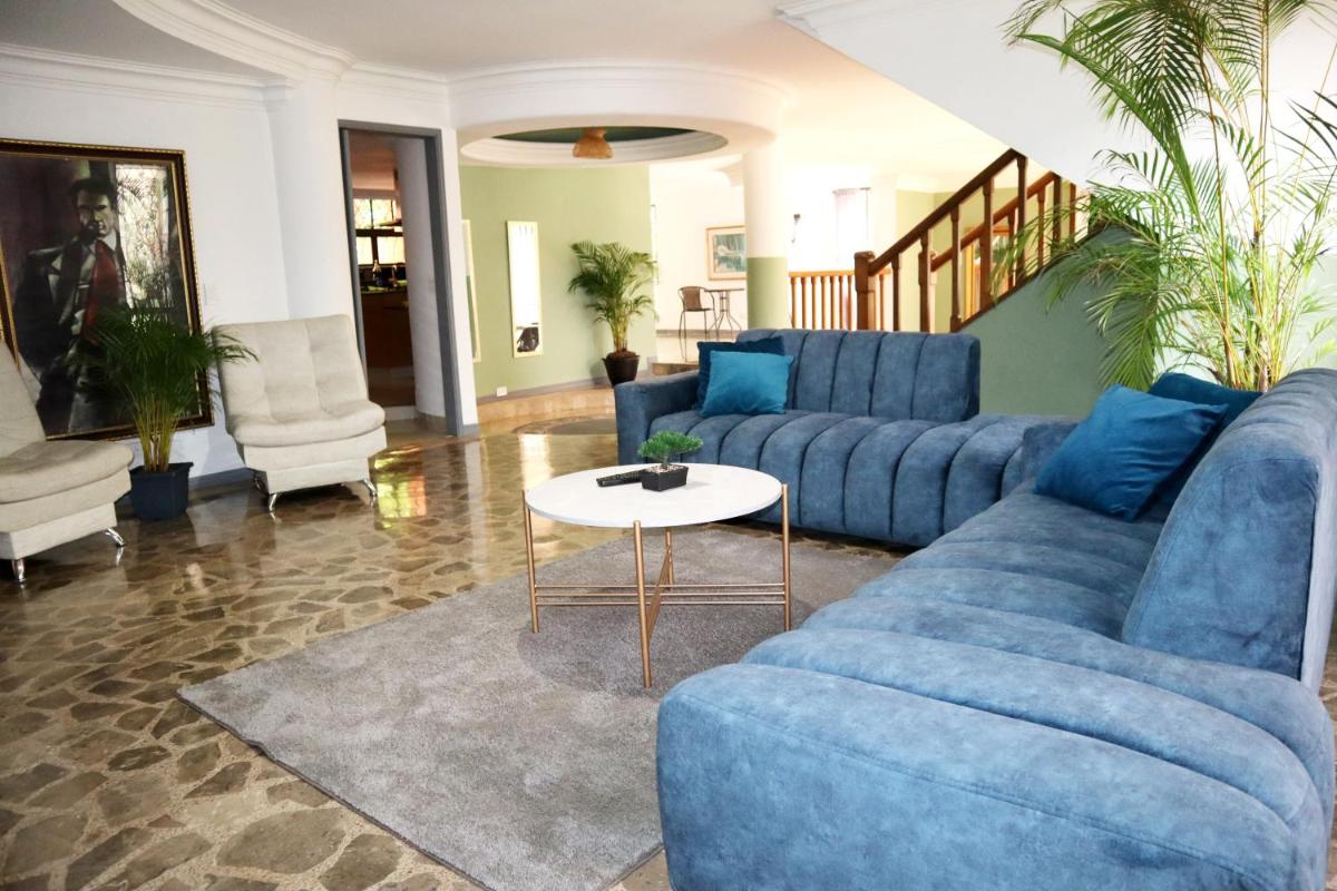 Amplio y central apartamento en el poblado