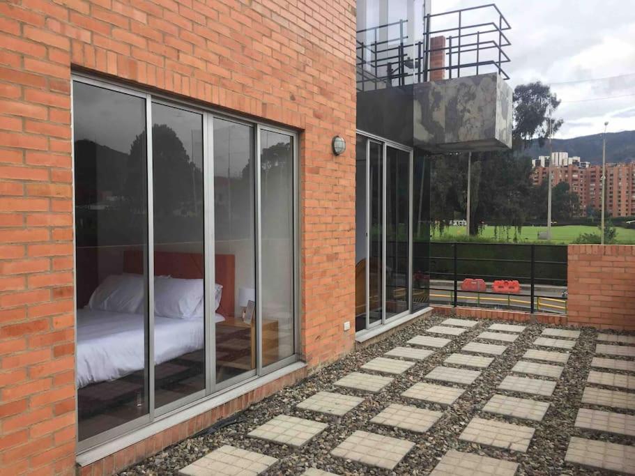 Apartamento con terraza privada- Clinica Reina Sofía
