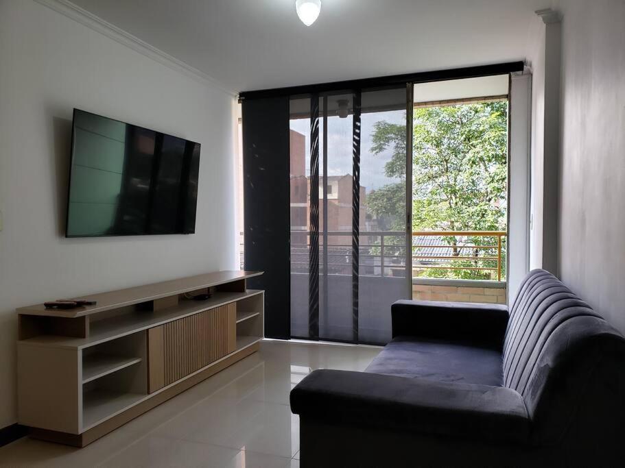 Apartamento moderno con balcón en Laureles.