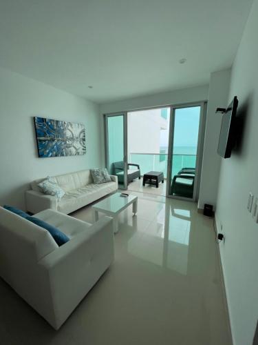 Apto con vista al mar, playa y piscina