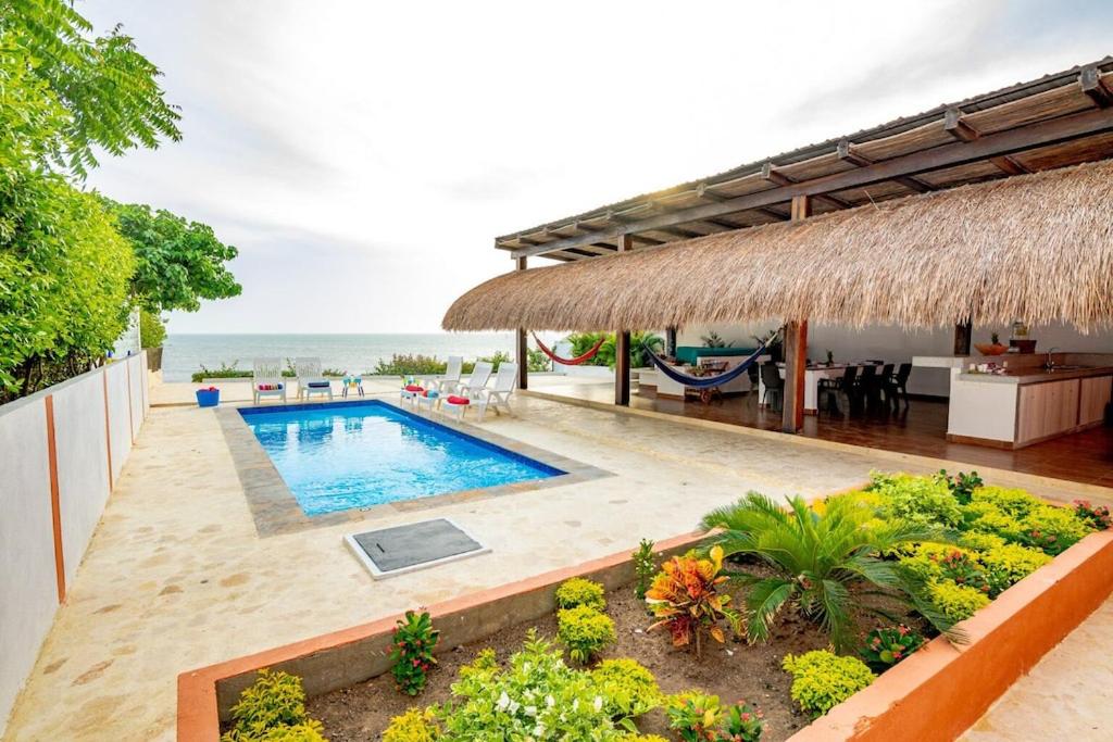 Beautiful Villa with private pool and private beach