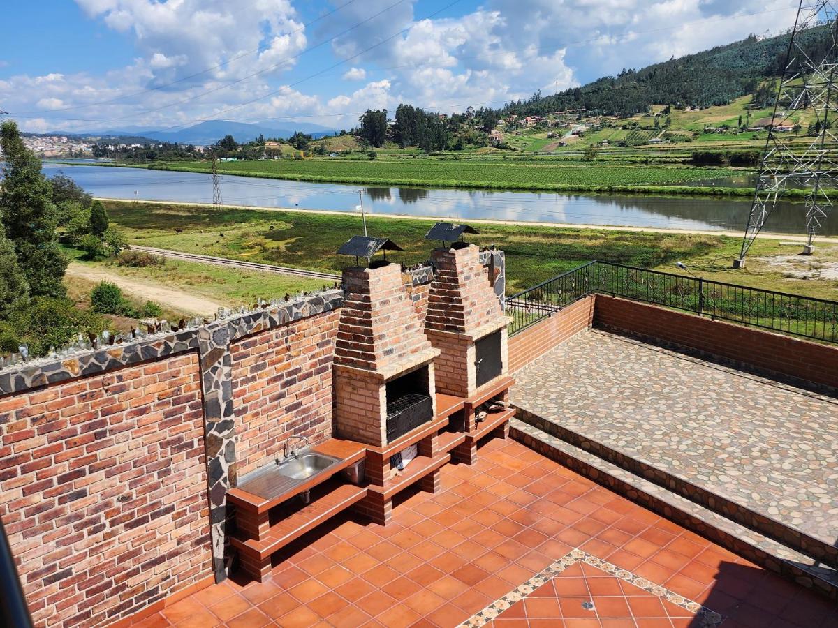Cabaña en Paipa con vista al lago