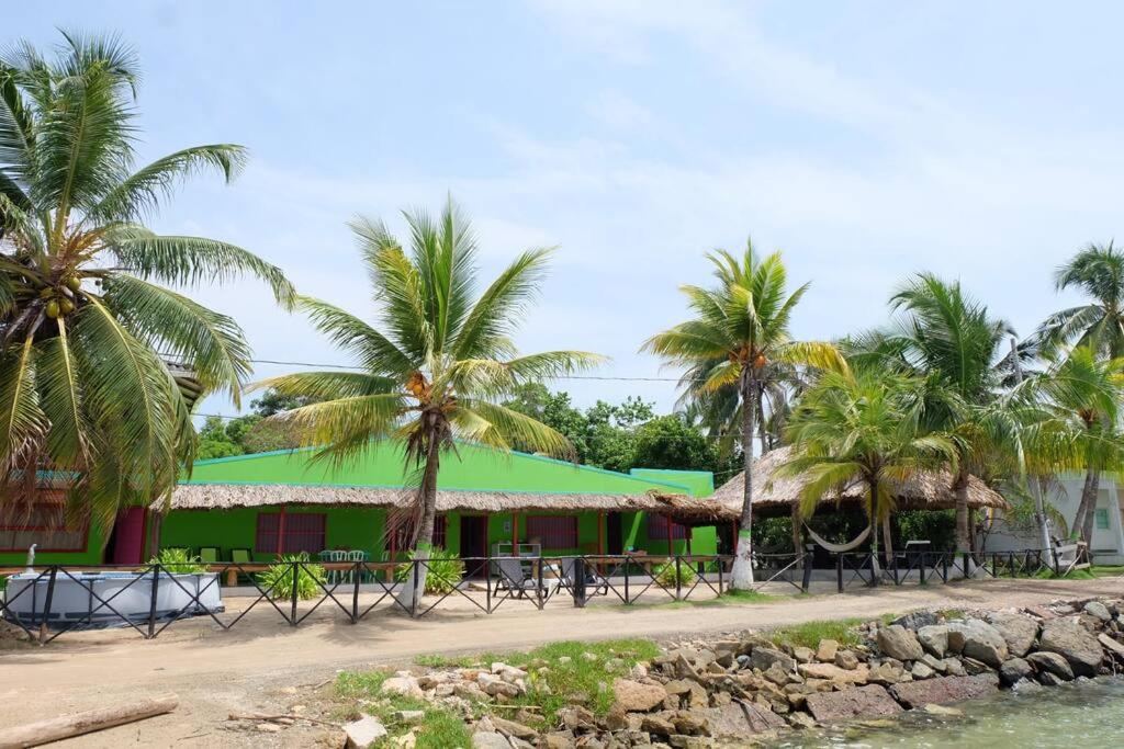 Cabaña en San Antero con Aire AC y Playa privada
