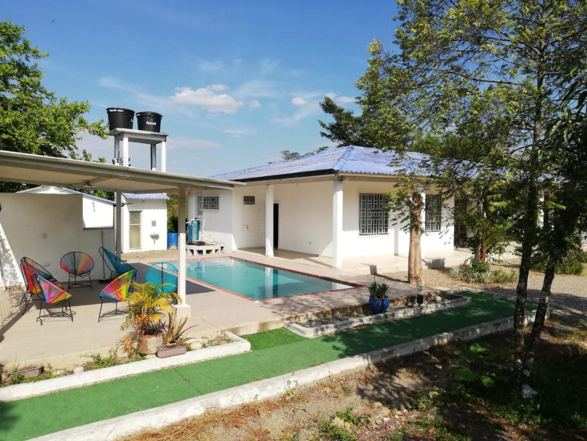 Casa Campestre con Piscina y Golfito