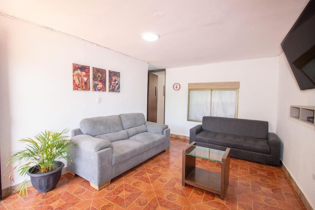 ¡casa con parqueadero! Hogareña y vacacional