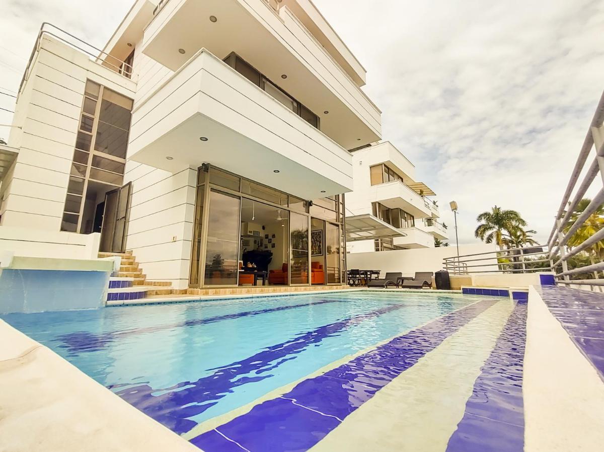 Casa con vista al lago y muelle en El Peñón