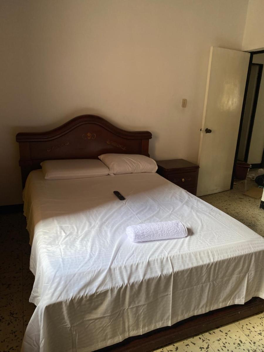 CASA FAMILIAR AMPLIA MUY FRESCA