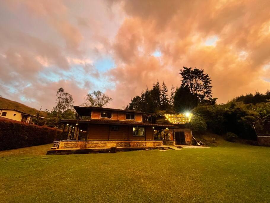 Casa Finca con Jacuzzi en Guarne Antioquia