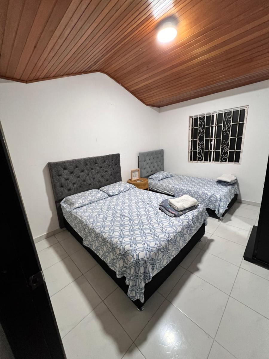 Casa frente al centro comercial Guatapuri