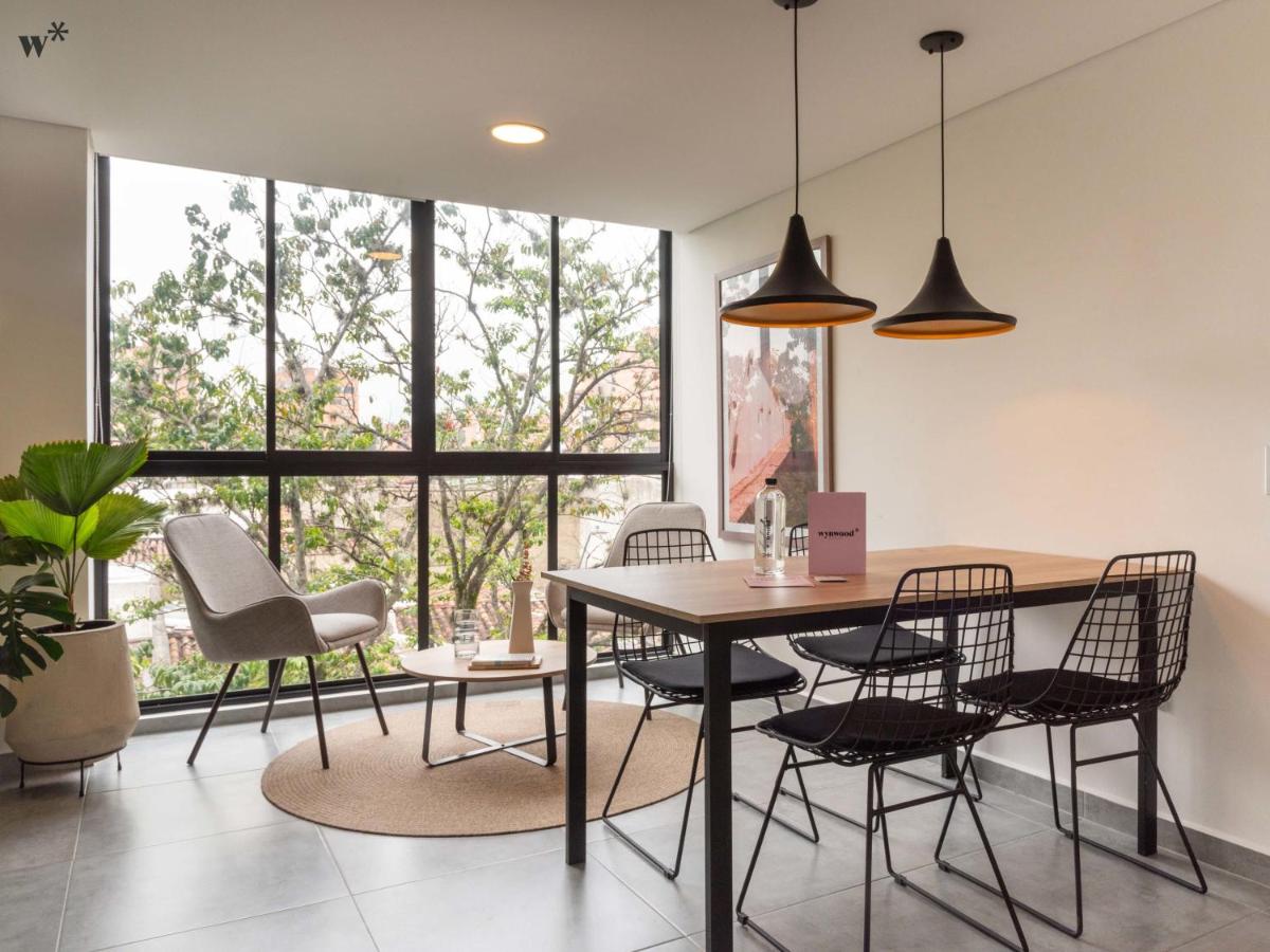 Colorful 2BR in Laureles