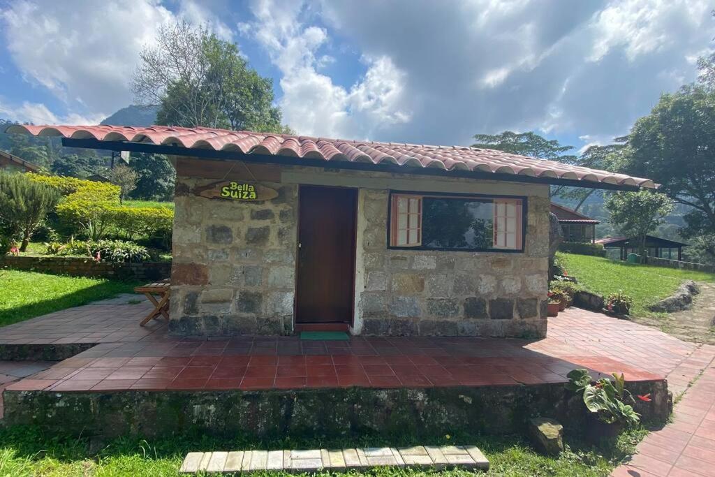 Confortable cabaña para que disfrute con su pareja