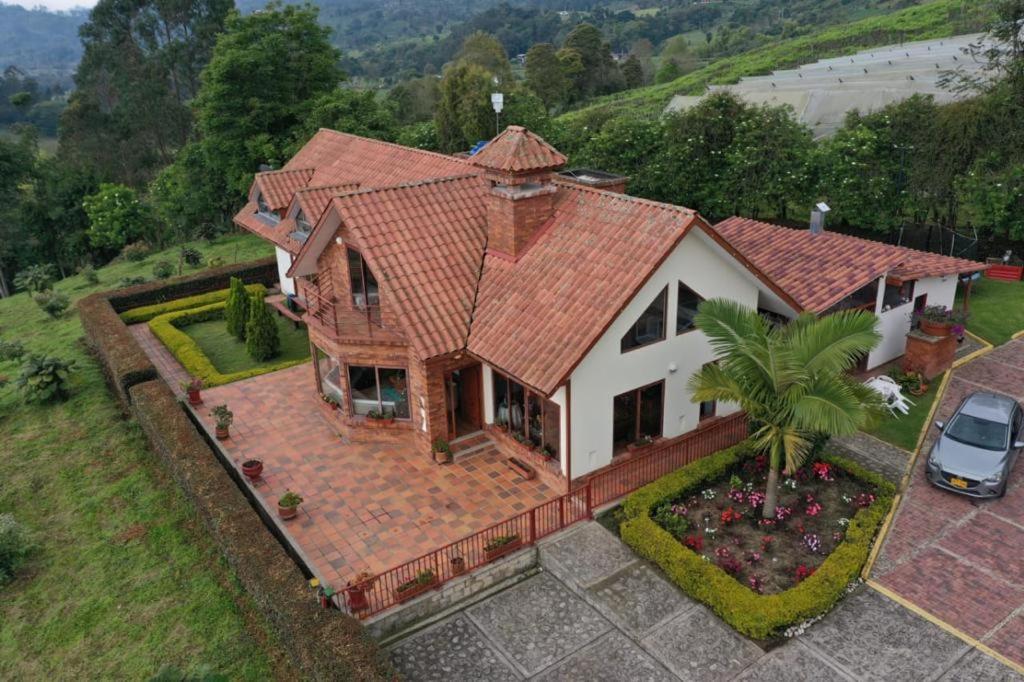 Dreamy mountain view 4 bedroom house