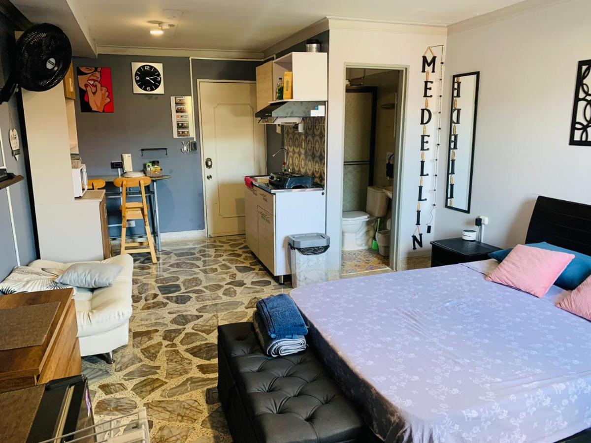 Estudio*Fast wifi*Close to malls*Parks*Great Area