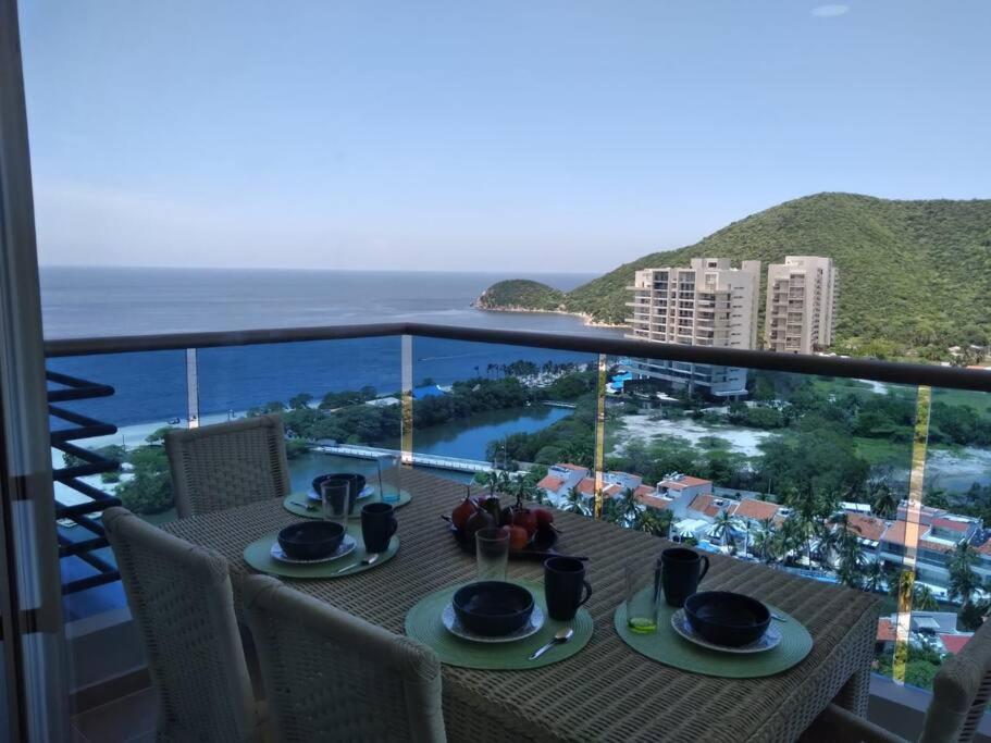 Exclusivo club de playa con acceso directo a la playa de pozos colorados, cuenta con piscinas olímpicas, para niños, restaurante, jacuzzi, sauna, turco, salón de juegos, simulador de golf, spa, transporte interno, bar, etc.