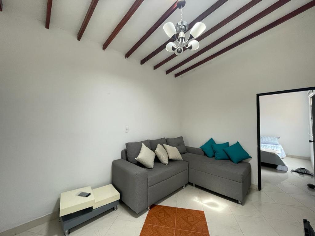 Habitación cerca de la terminal del norte