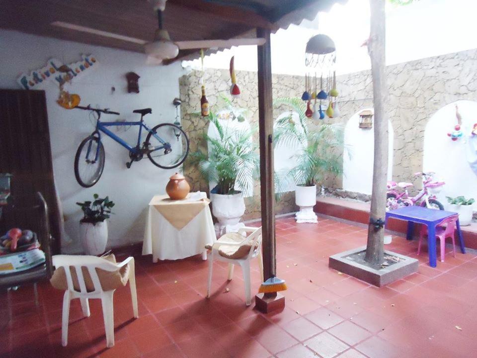 Habitación con aire acondicionado y/o ventilador
