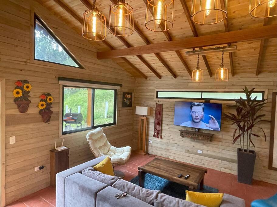 Hermosa cabaña en madera - Jacuzzi - WiFi