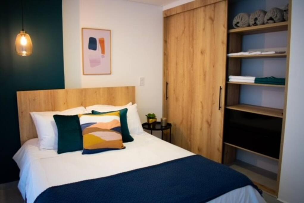 Hermoso aparta estudio