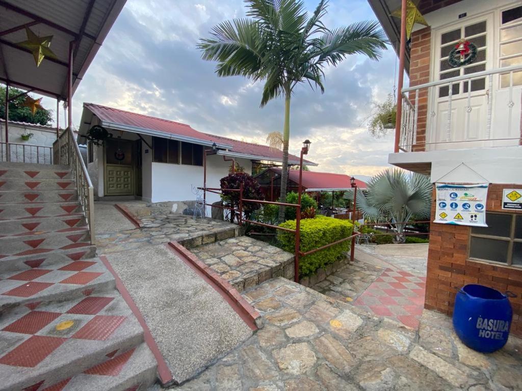 hotel piscina macaliz