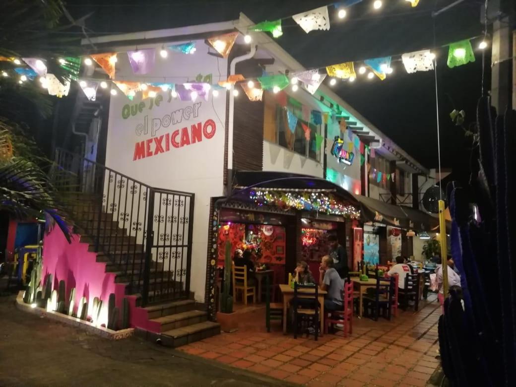 La 70 Medellin, apartaestudio.