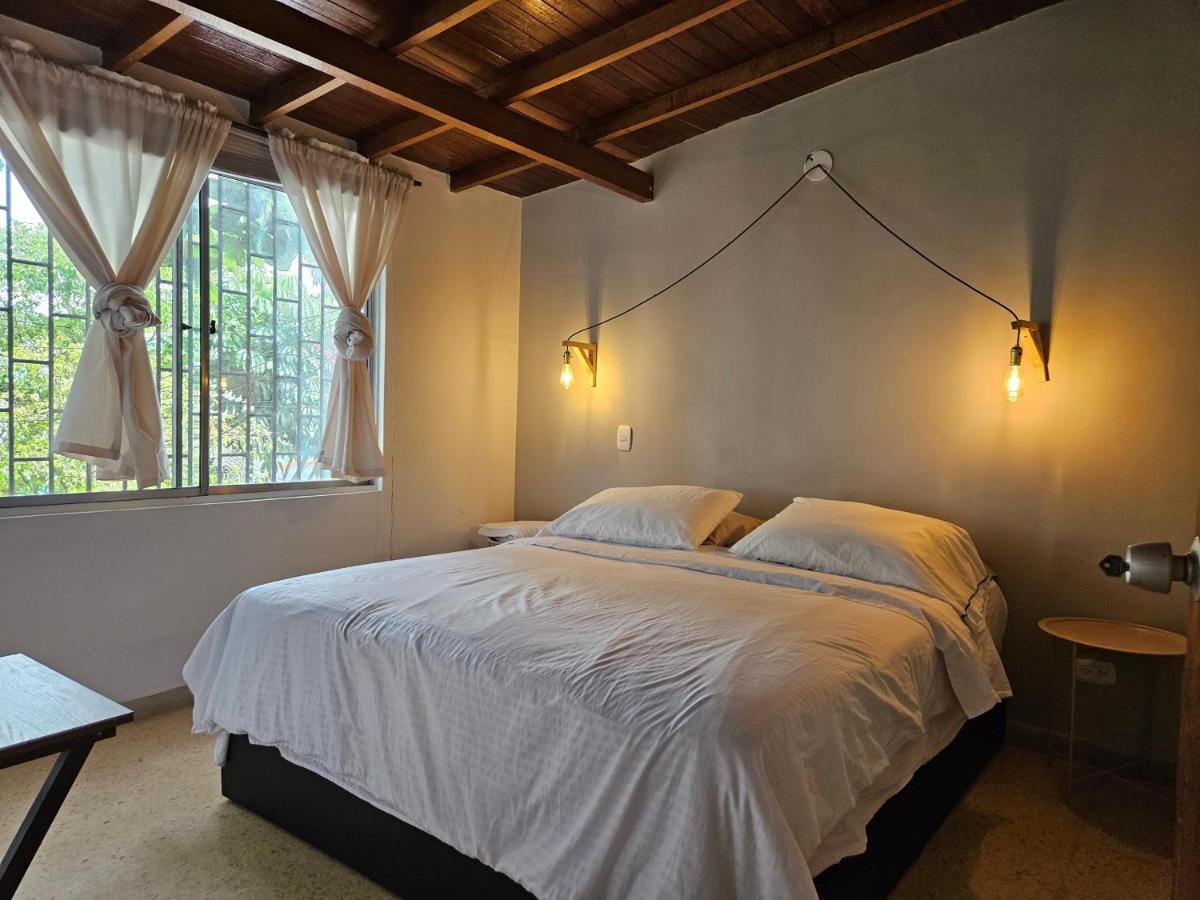 Large studio apartment with balcon