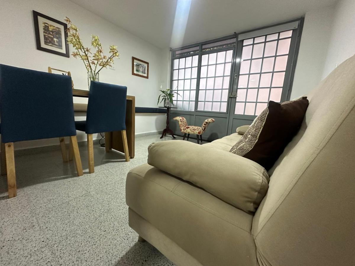 loft central, cerca a laureles GUARDA MELETAS GRATIS!!
