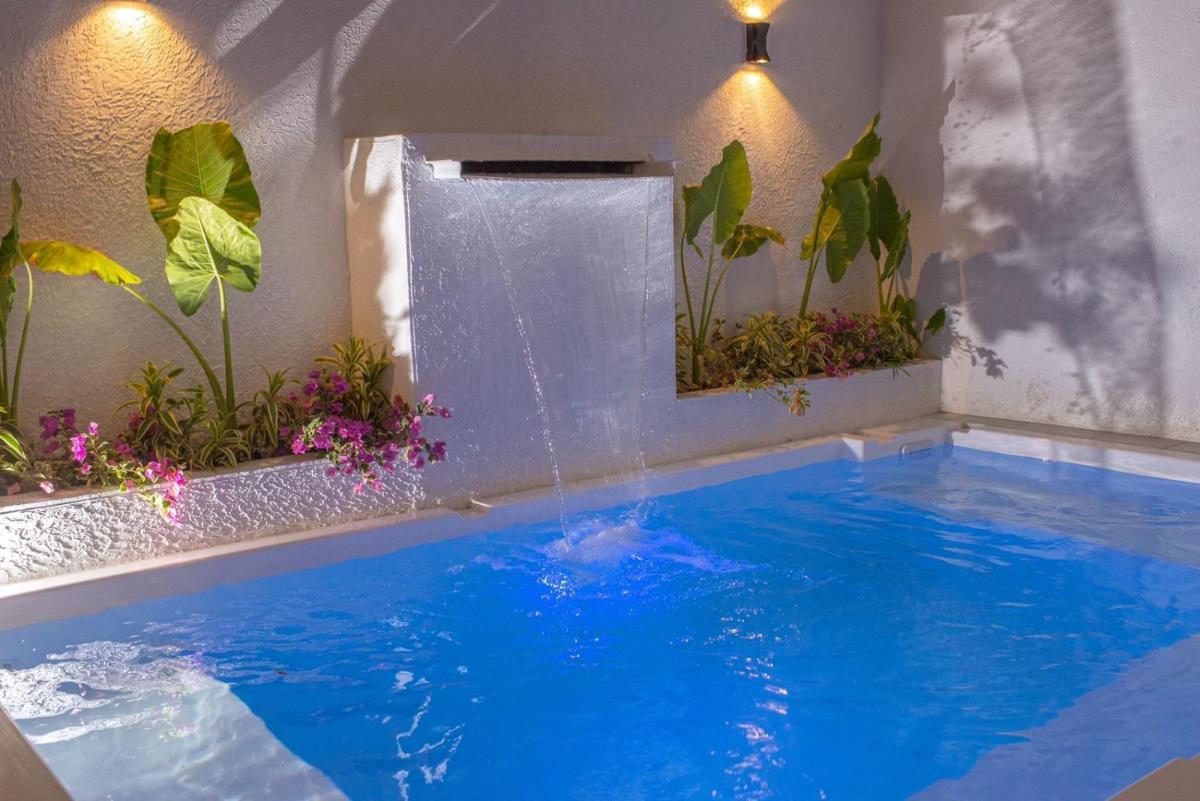 Los Almendros Palomino Hostel