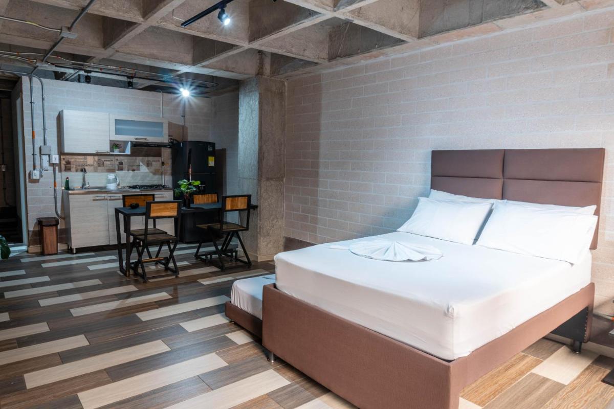 Magenta Hotel