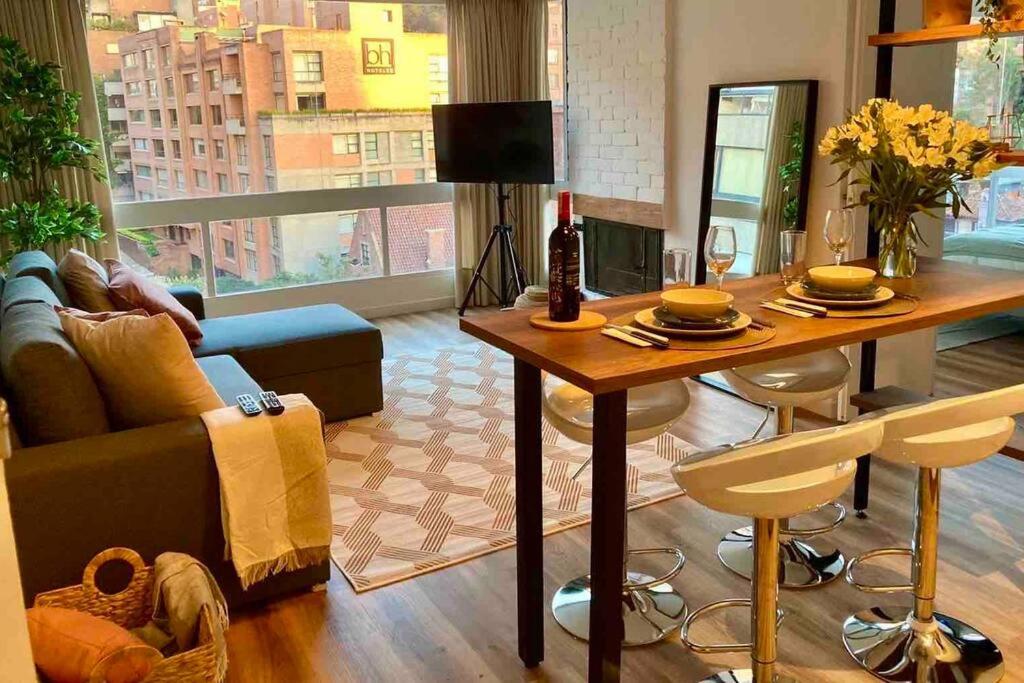Stylish & sunny apt with view in prime location