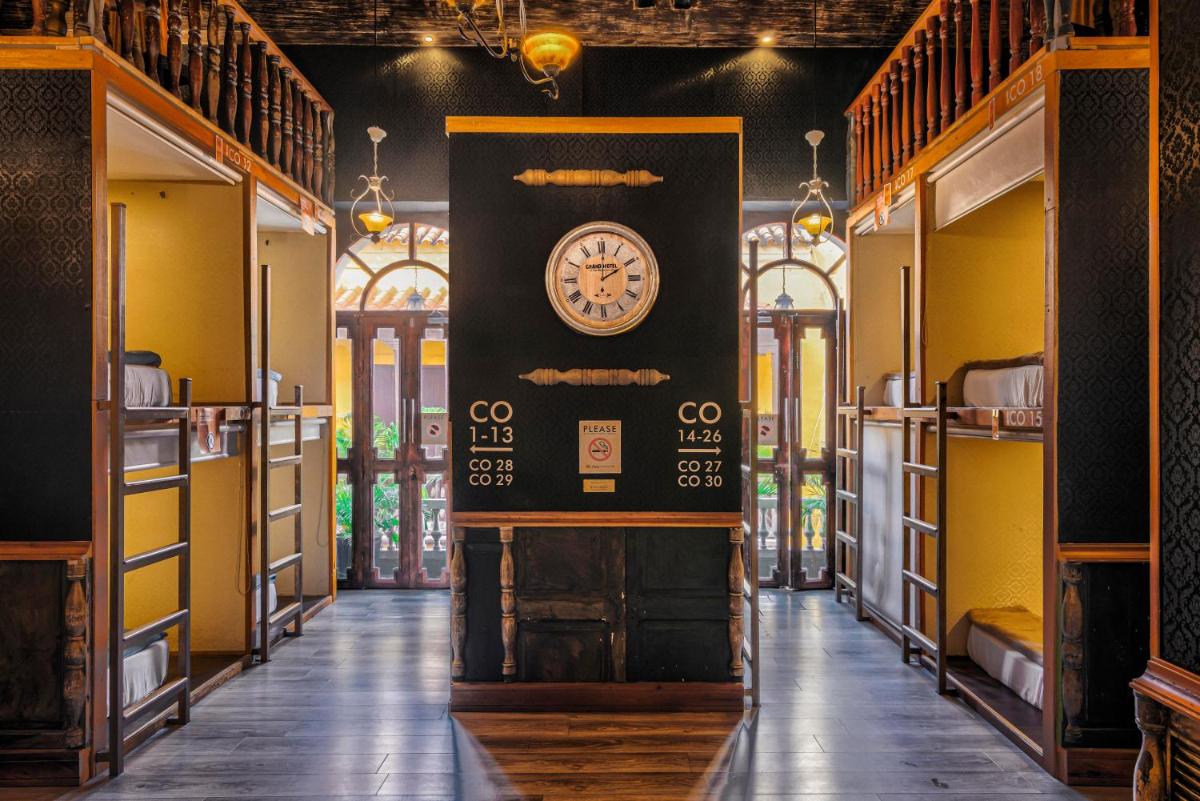 The Clock Hostel & Suites