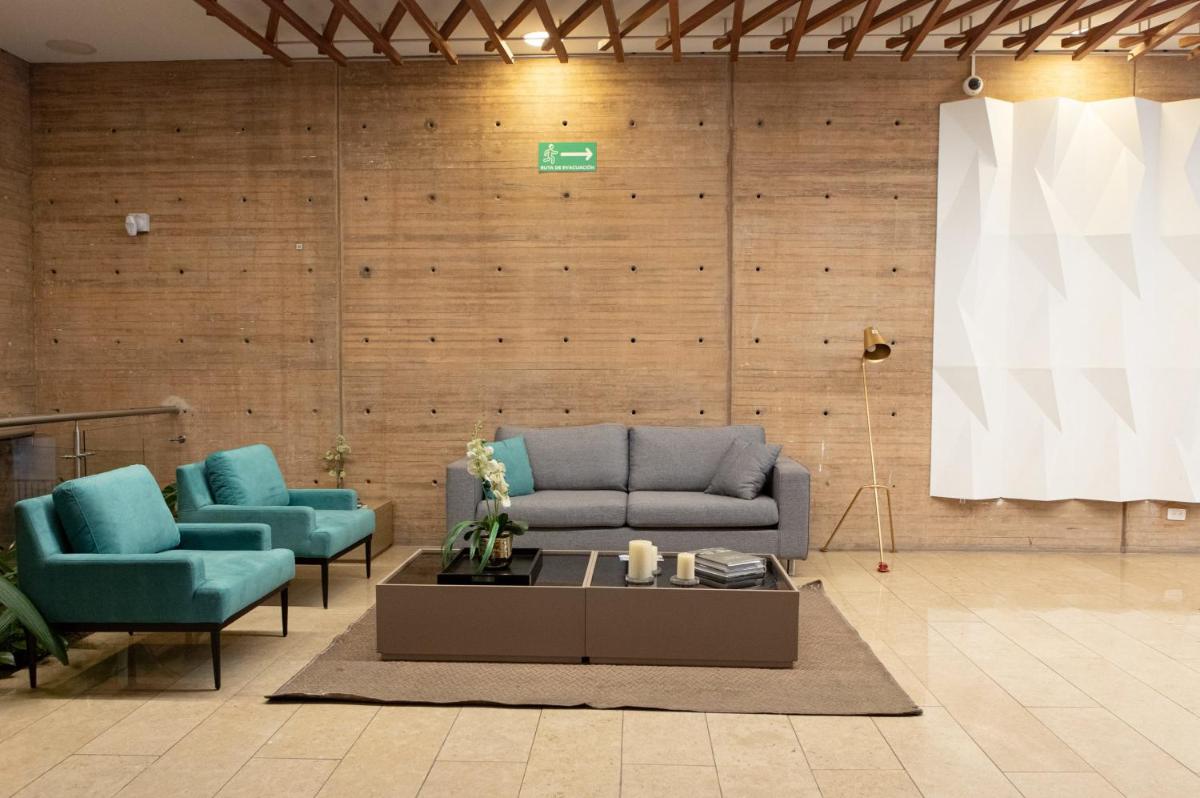 The Equilibrium Collection in Centro Internacional